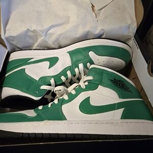 AIR JORDAN 1 MID LUCKY GREEN/BLACK-WHITE SZ 13